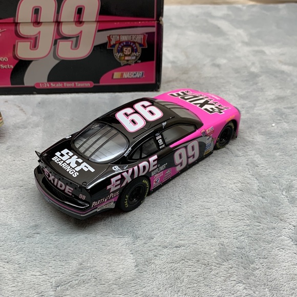 Racing Champions Gold Ford Taurus & Ford Taurus EXIDE 99 1:24 Scale - Picture 5 of 7
